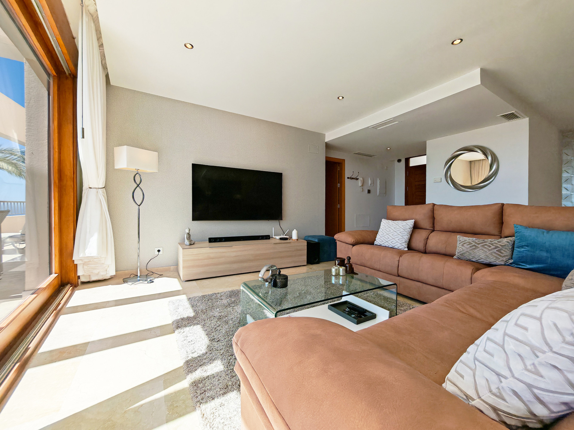 Piso de 3 Dormitorios y 2 Baños en venta en Los Monteros, Marbella