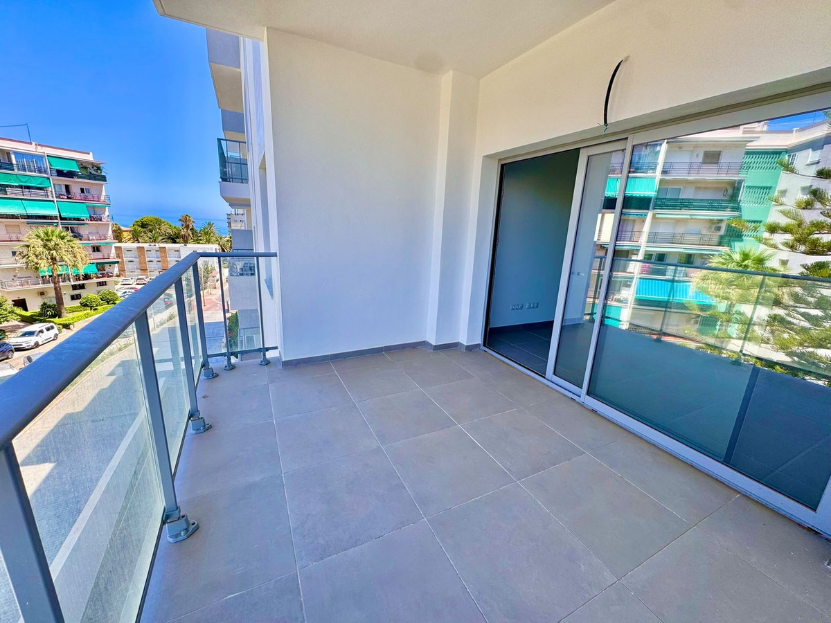 Piso de 2 Dormitorios y 2 Baños en venta en Benalmádena Costa