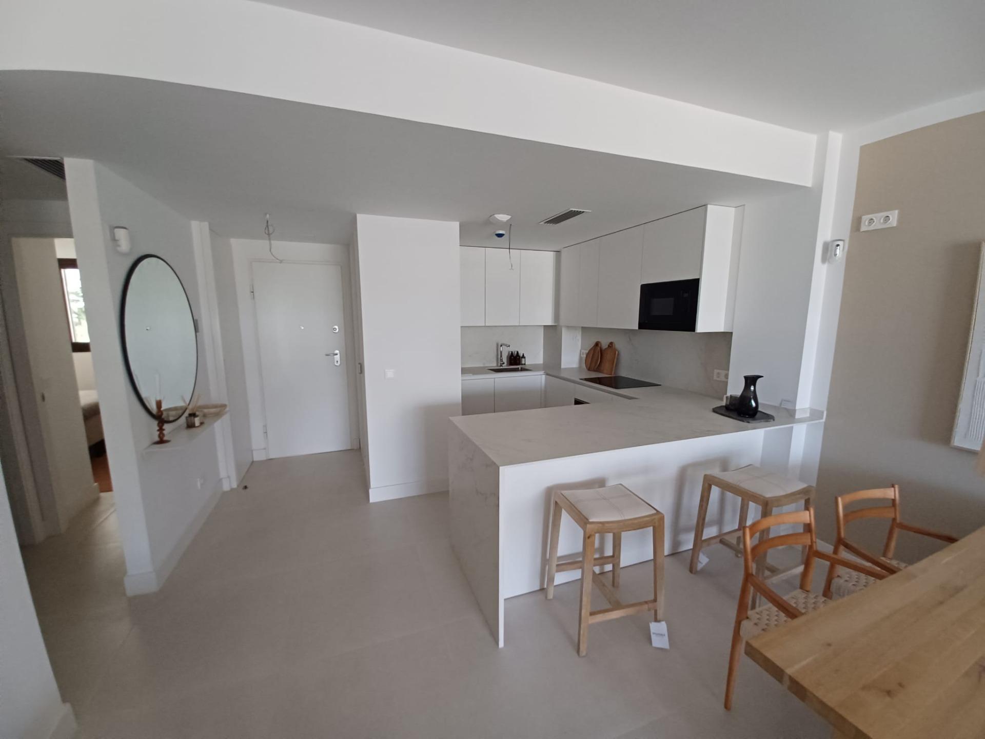 Piso de 2 Dormitorios y 2 Baños en venta en Carvajal, Fuengirola