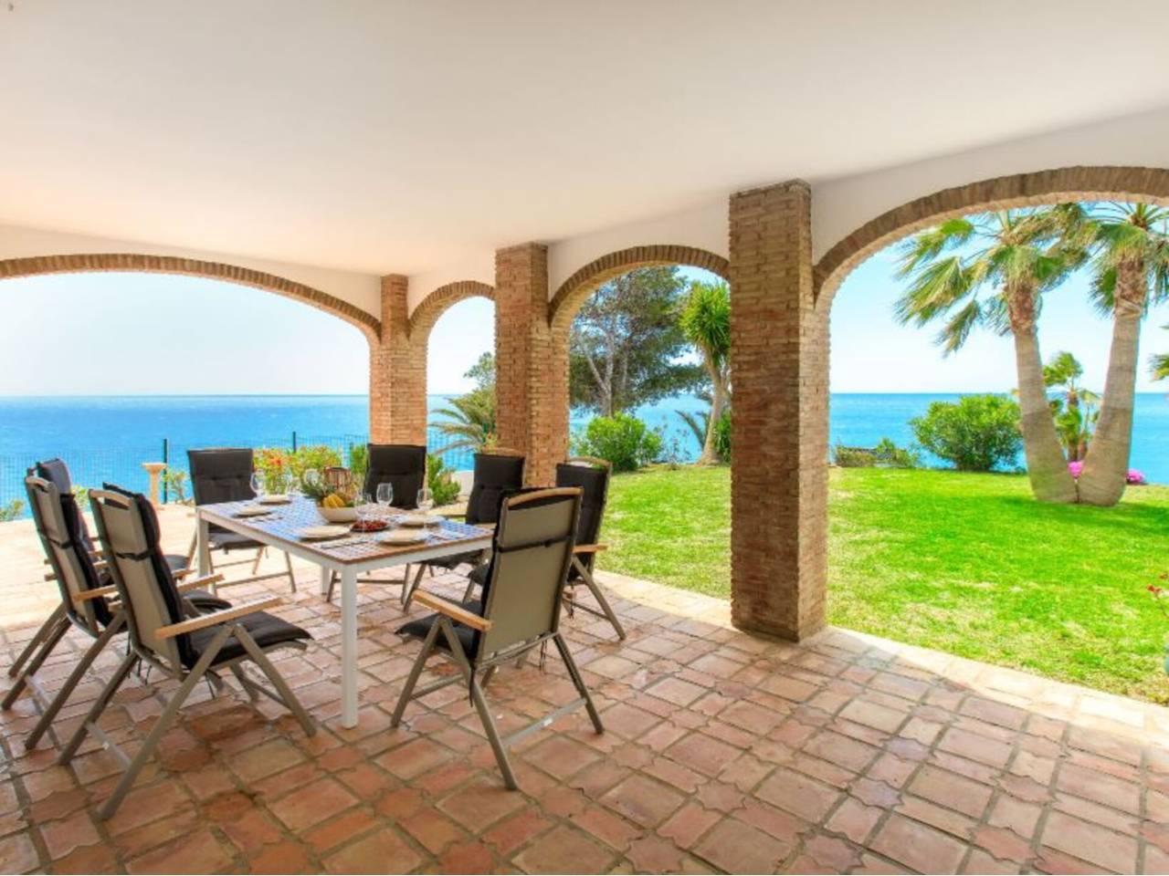 Casa Adosada de 4 Dormitorios y 3 Baños en alquiler vacacional en Torrox Costa