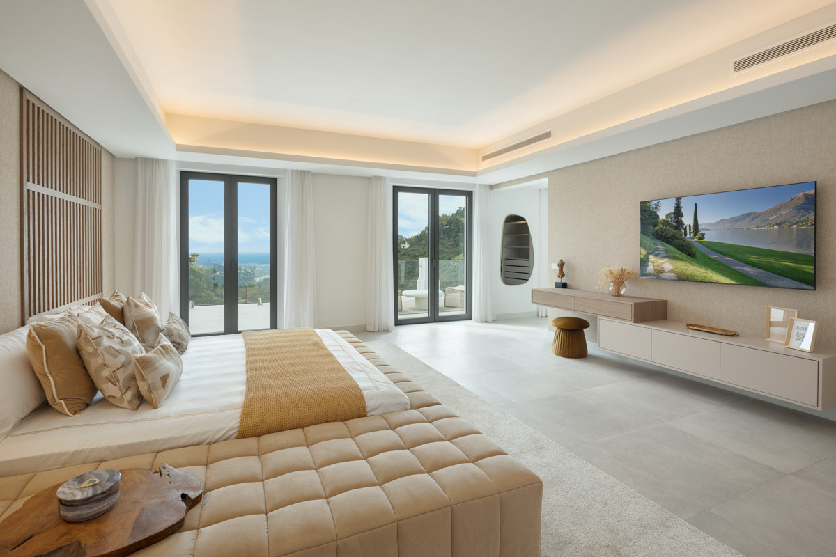 Casa de 5 Dormitorios y 7 Baños en venta en El Madroñal, Benahavís