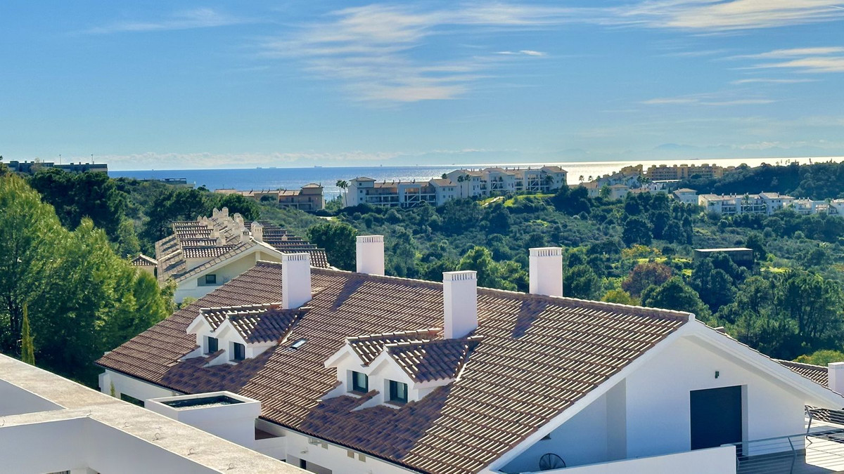 Ático de 2 Dormitorios y 2 Baños en venta en Nueva Milla de Oro, Estepona