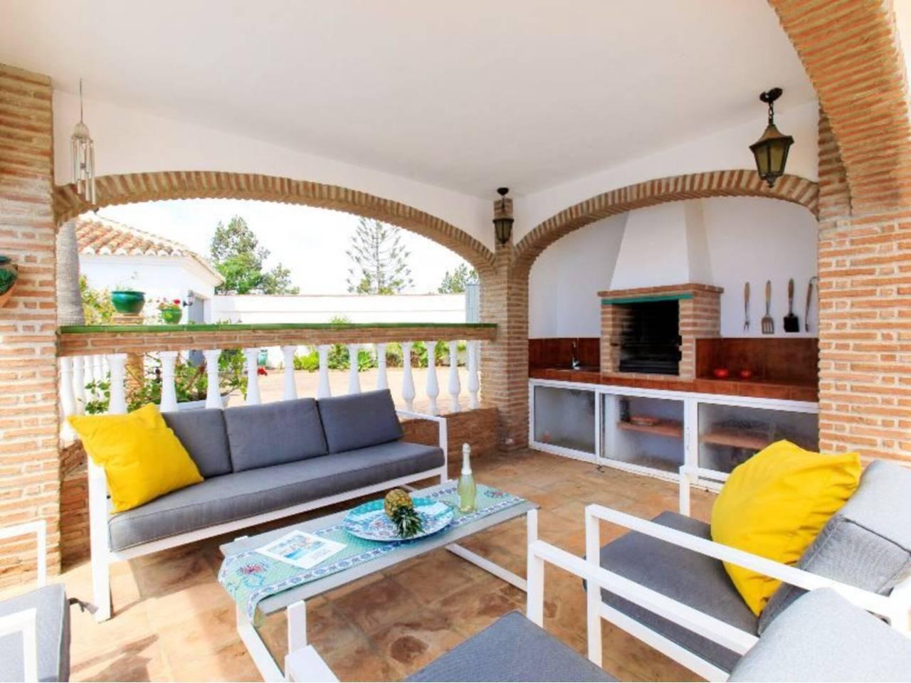 Casa Adosada de 4 Dormitorios y 3 Baños en alquiler vacacional en Torrox Costa