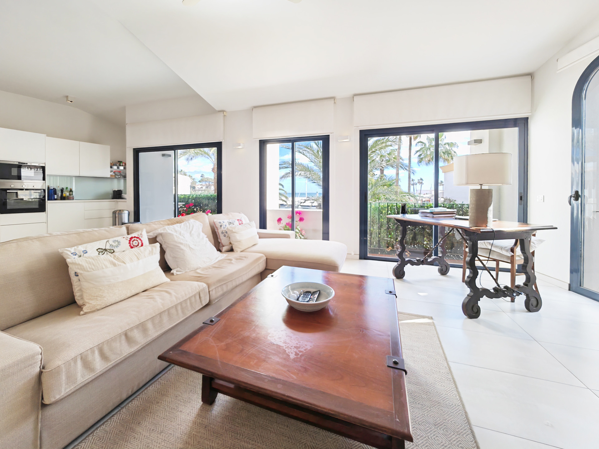 Piso de 2 Dormitorios y 2 Baños en venta en Cabopino, Marbella