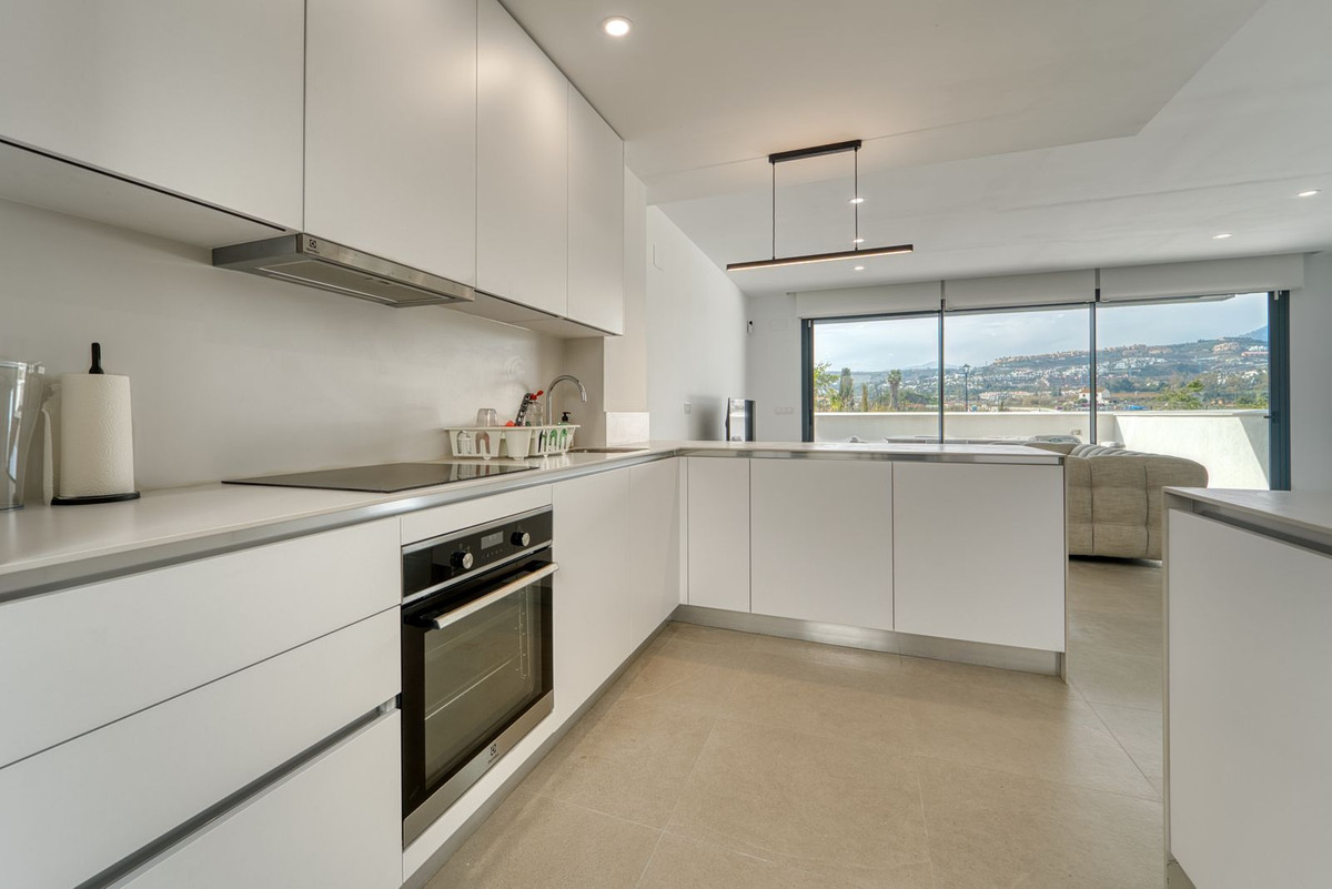 Casa Adosada de 3 Dormitorios y 2 Baños en venta en Atalaya, Estepona