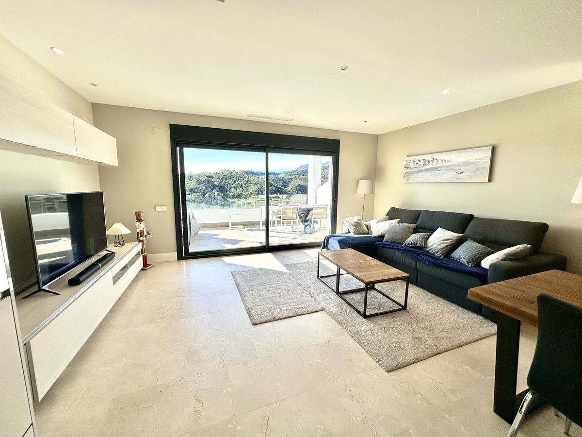 Ático de 2 Dormitorios y 2 Baños en venta en Nueva Milla de Oro, Estepona