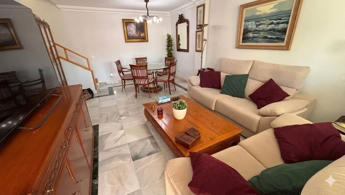 Piso de 4 Dormitorios en venta en Milla de Oro, Marbella