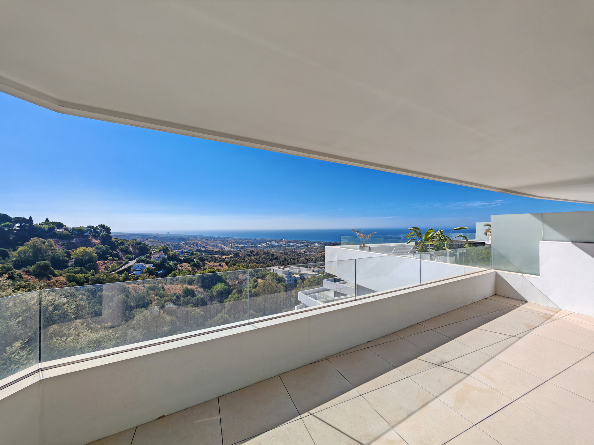 Piso de 3 Dormitorios en venta en Los Monteros, Marbella