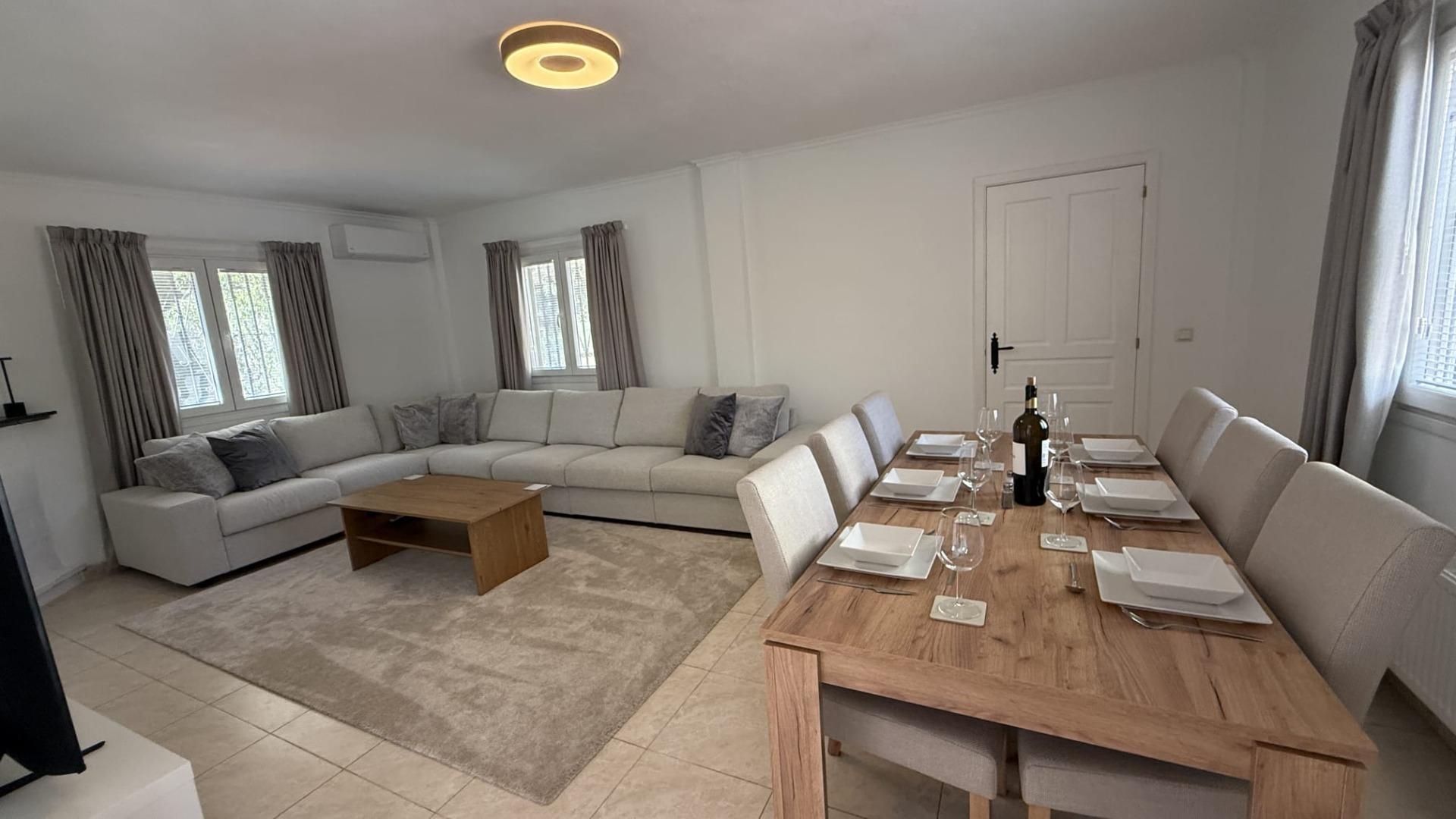 Casa de 4 Dormitorios y 3 Baños en alquiler en El Faro, Mijas