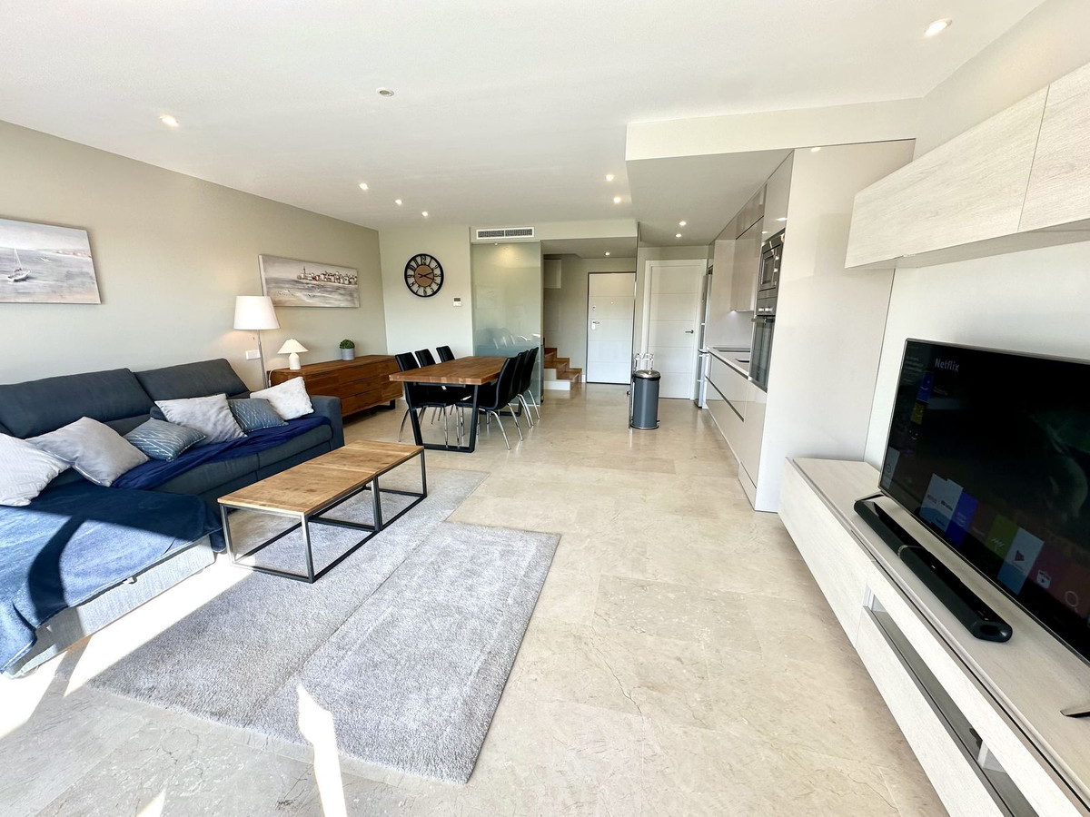 Ático de 2 Dormitorios y 2 Baños en venta en Nueva Milla de Oro, Estepona