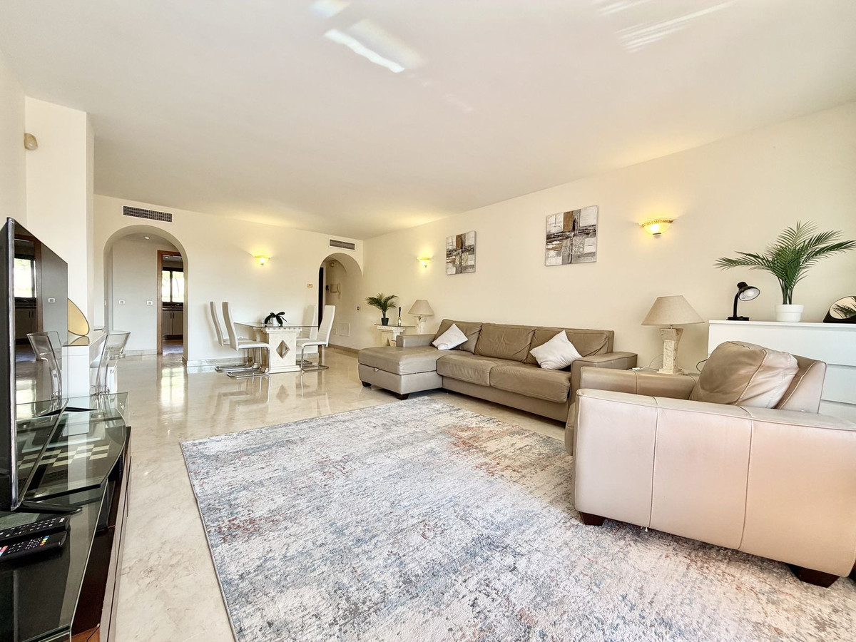 2 спални, 2 бани - Апартамент за продажба в Benahavis