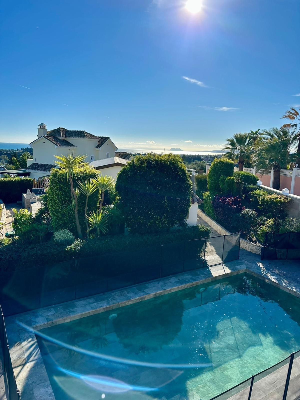 Casa de 6 Dormitorios y 5 Baños en venta en Estepona