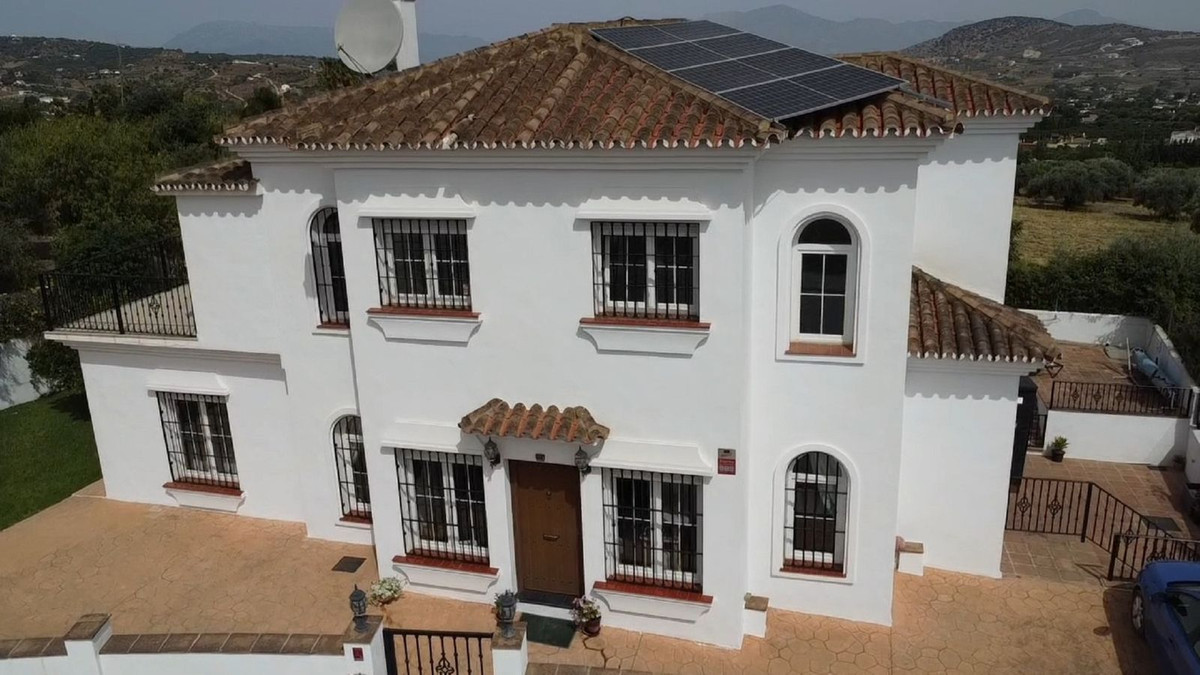 4 Bed, 4 Bath - Villa for Sale in Alhaurin el Grande