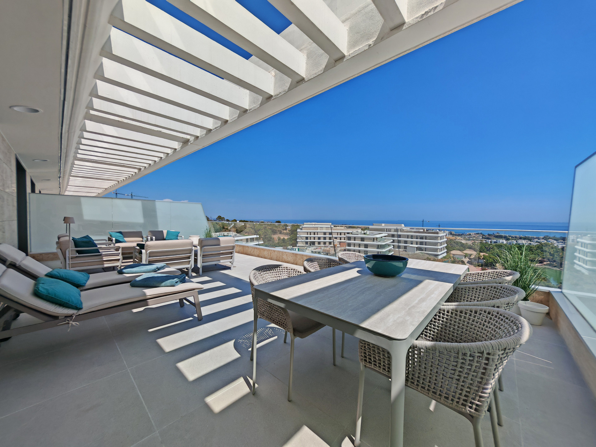 Piso de 3 Dormitorios y 2 Baños en venta en Estepona