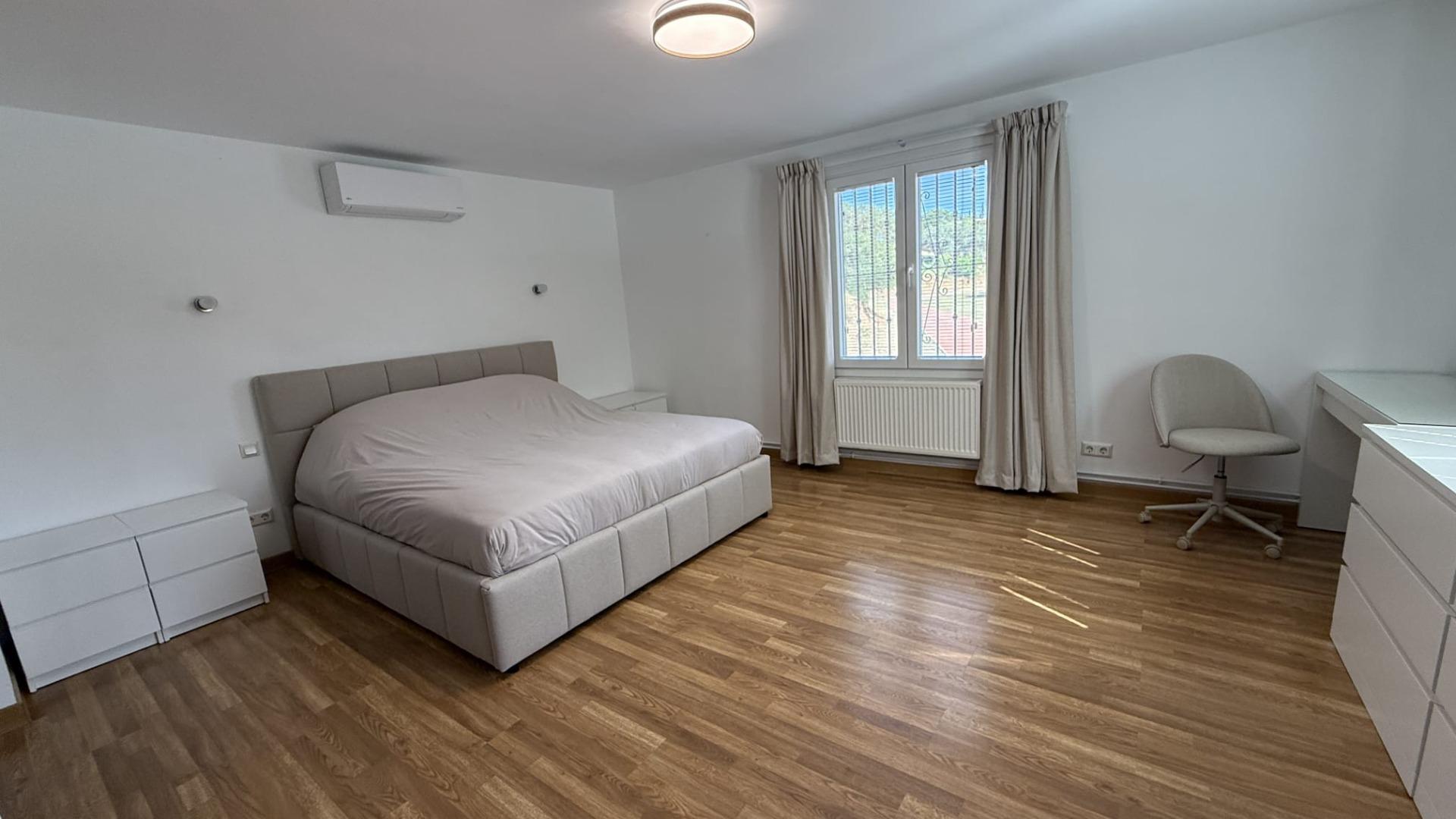 Casa de 4 Dormitorios y 3 Baños en alquiler en El Faro, Mijas