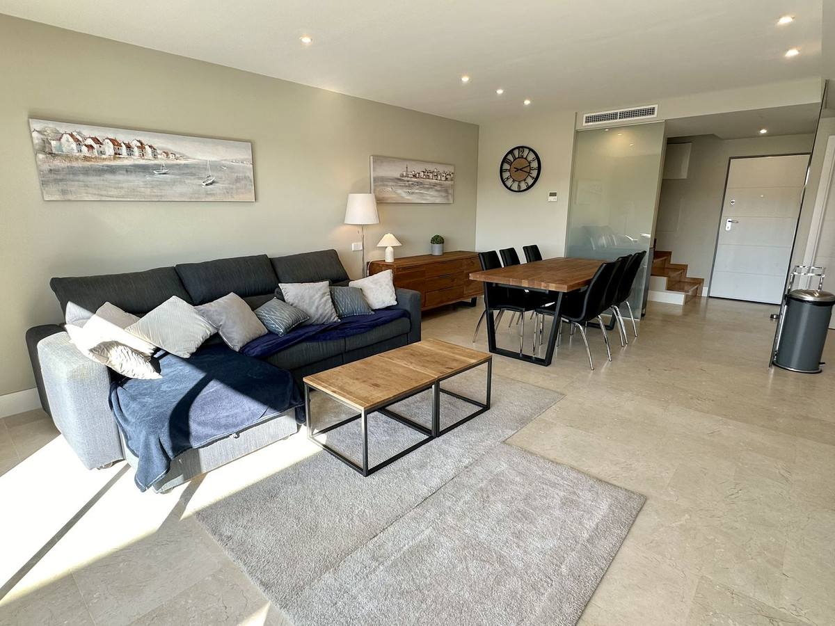Ático de 2 Dormitorios y 2 Baños en venta en Nueva Milla de Oro, Estepona