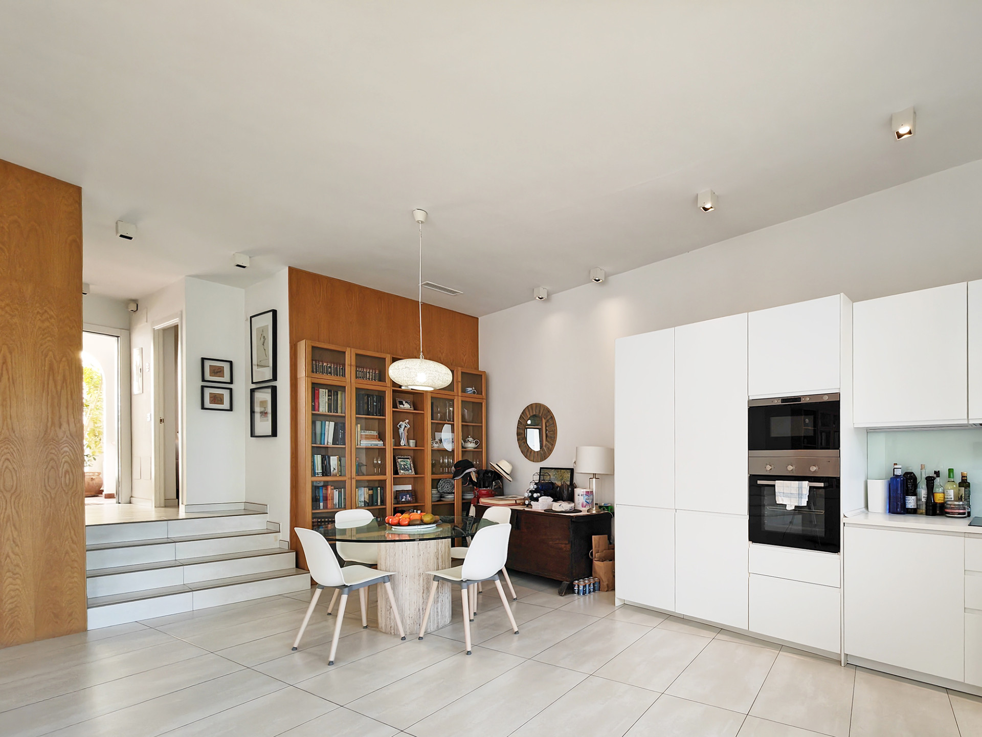 Piso de 2 Dormitorios y 2 Baños en venta en Cabopino, Marbella