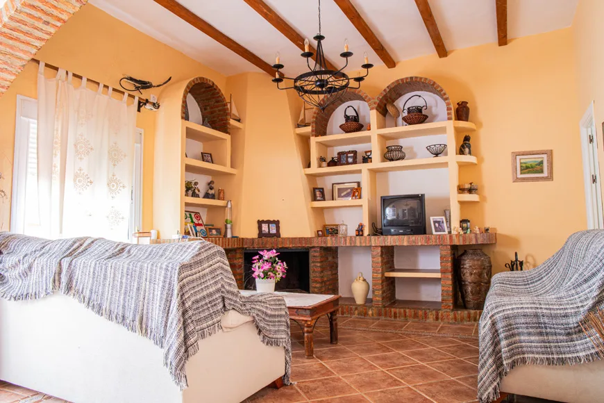 Casa Adosada de 5 Dormitorios en venta en Jimena de la Frontera