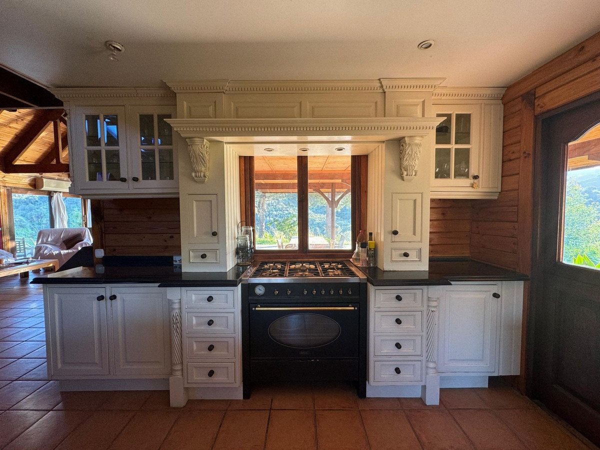 Finca de 3 Dormitorios y 4 Baños en venta en Mijas
