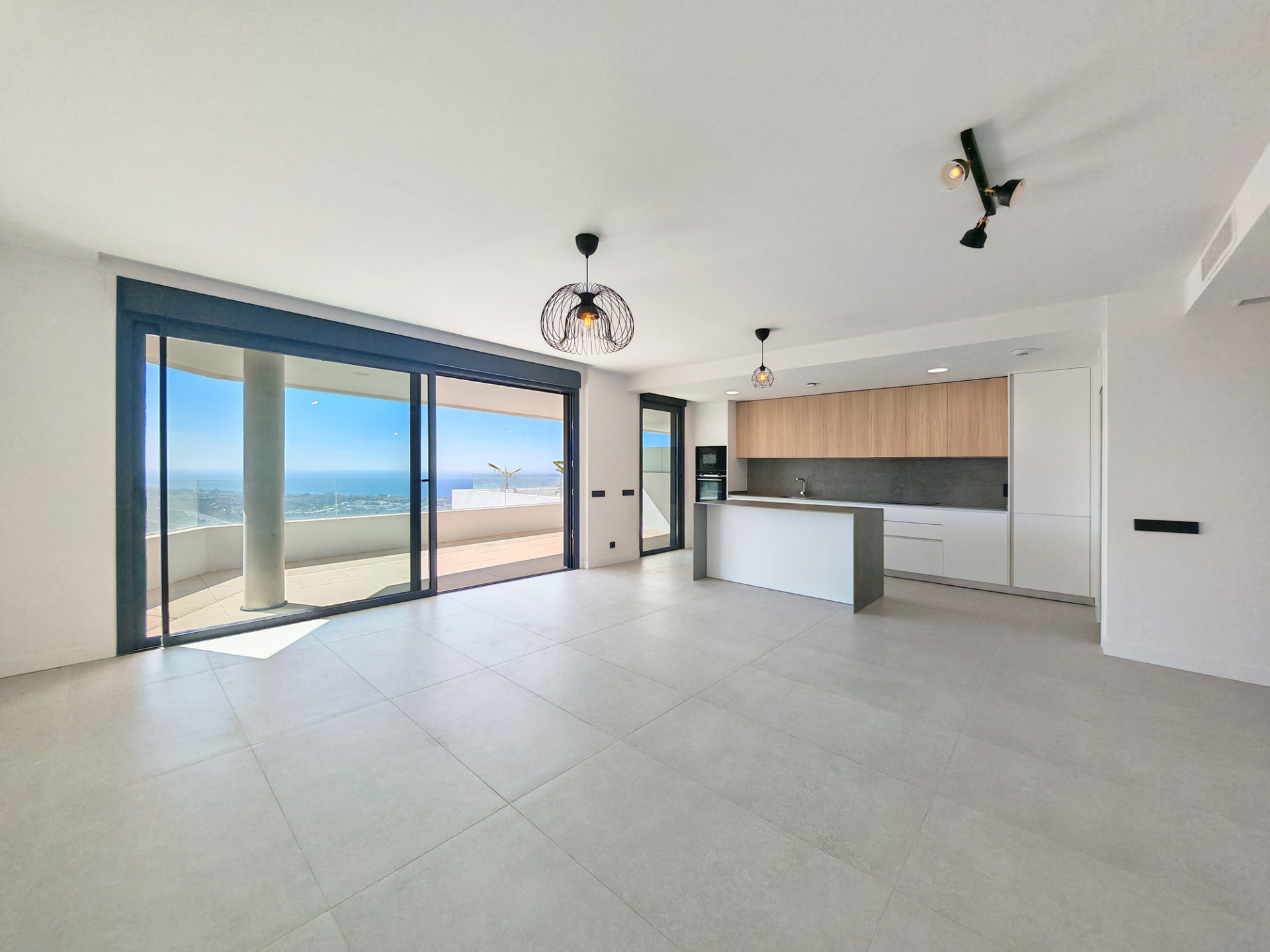 Piso de 3 Dormitorios en venta en Los Monteros, Marbella