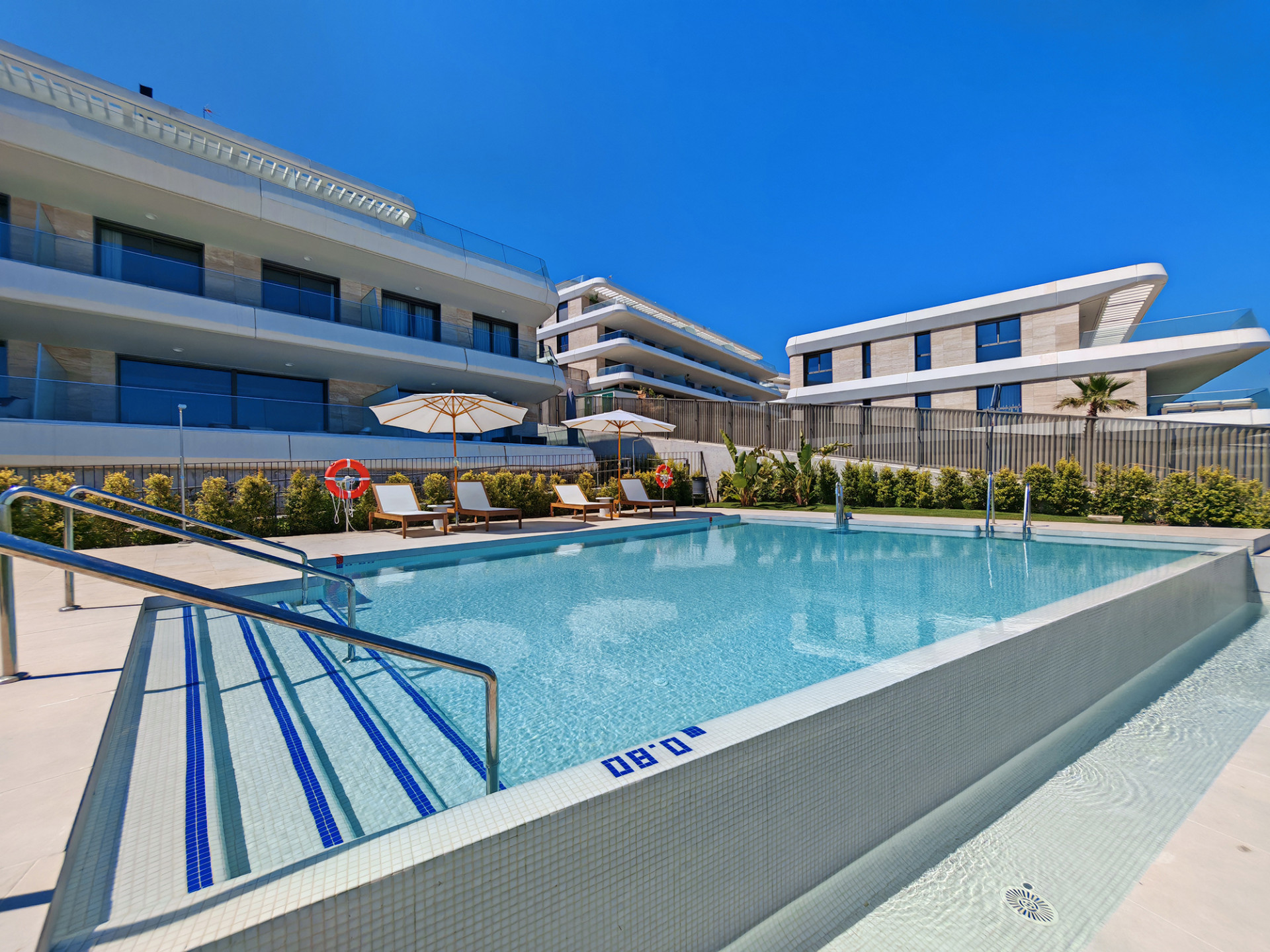 Piso de 3 Dormitorios y 2 Baños en venta en Estepona