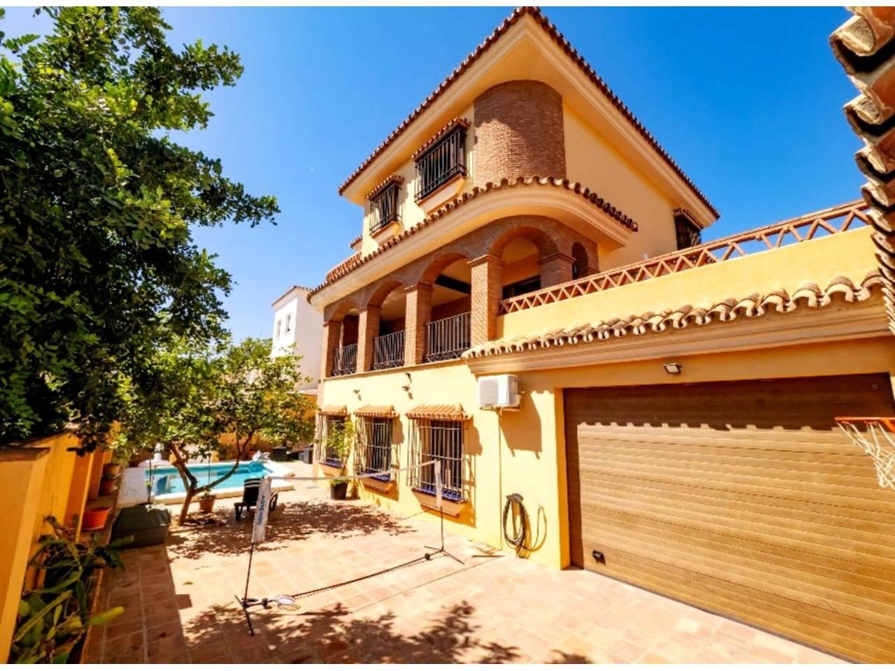 Casa de 5 Dormitorios y 4 Baños en alquiler vacacional en Benalmádena Costa