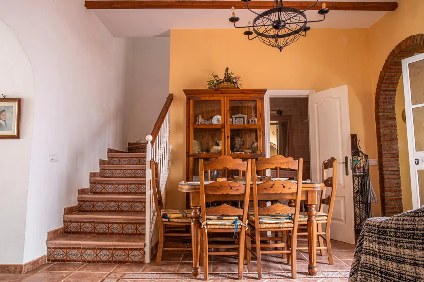 Casa Adosada de 5 Dormitorios en venta en Jimena de la Frontera