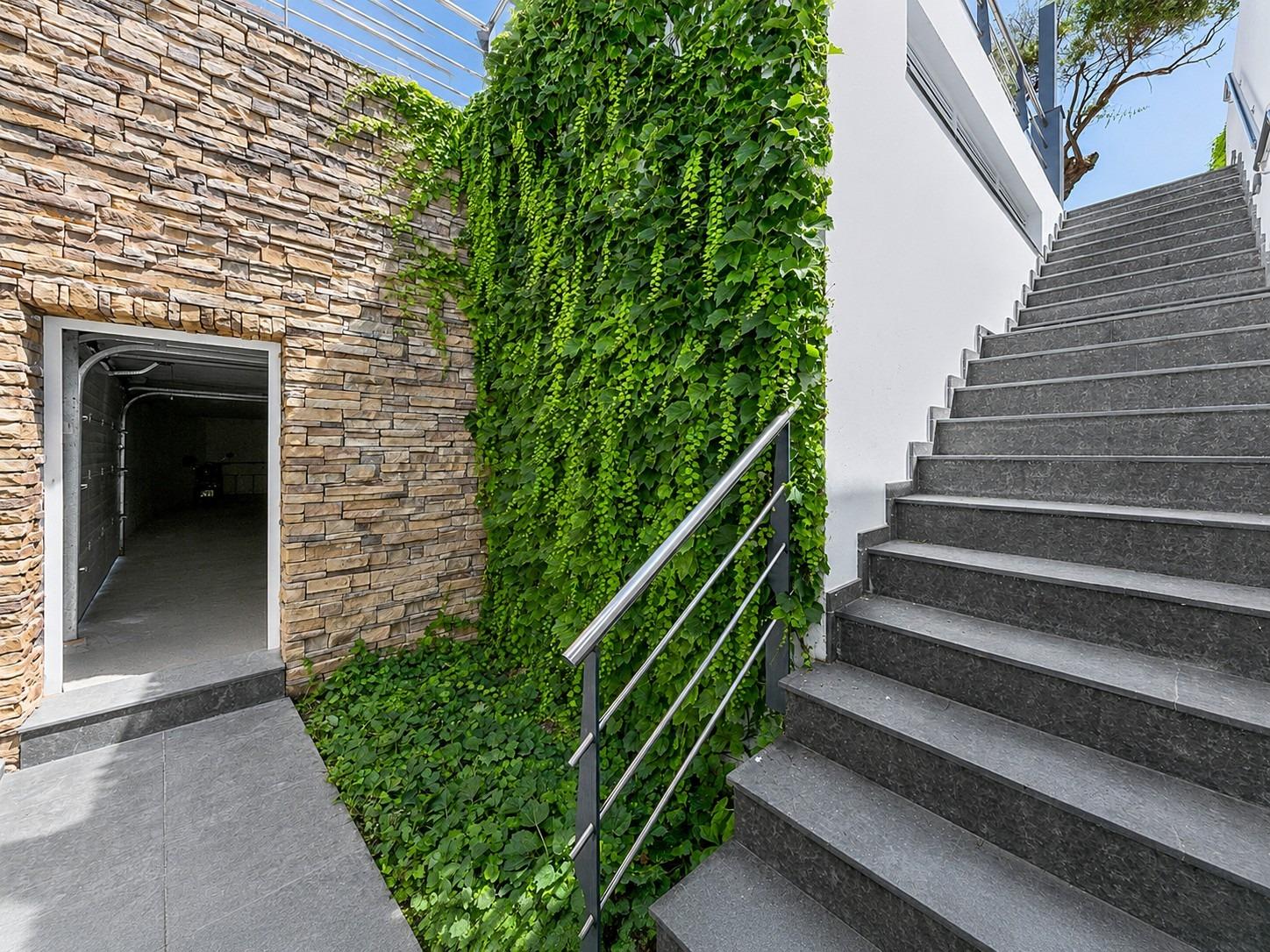 Casa de 3 Dormitorios y 2 Baños en venta en El Faro, Mijas