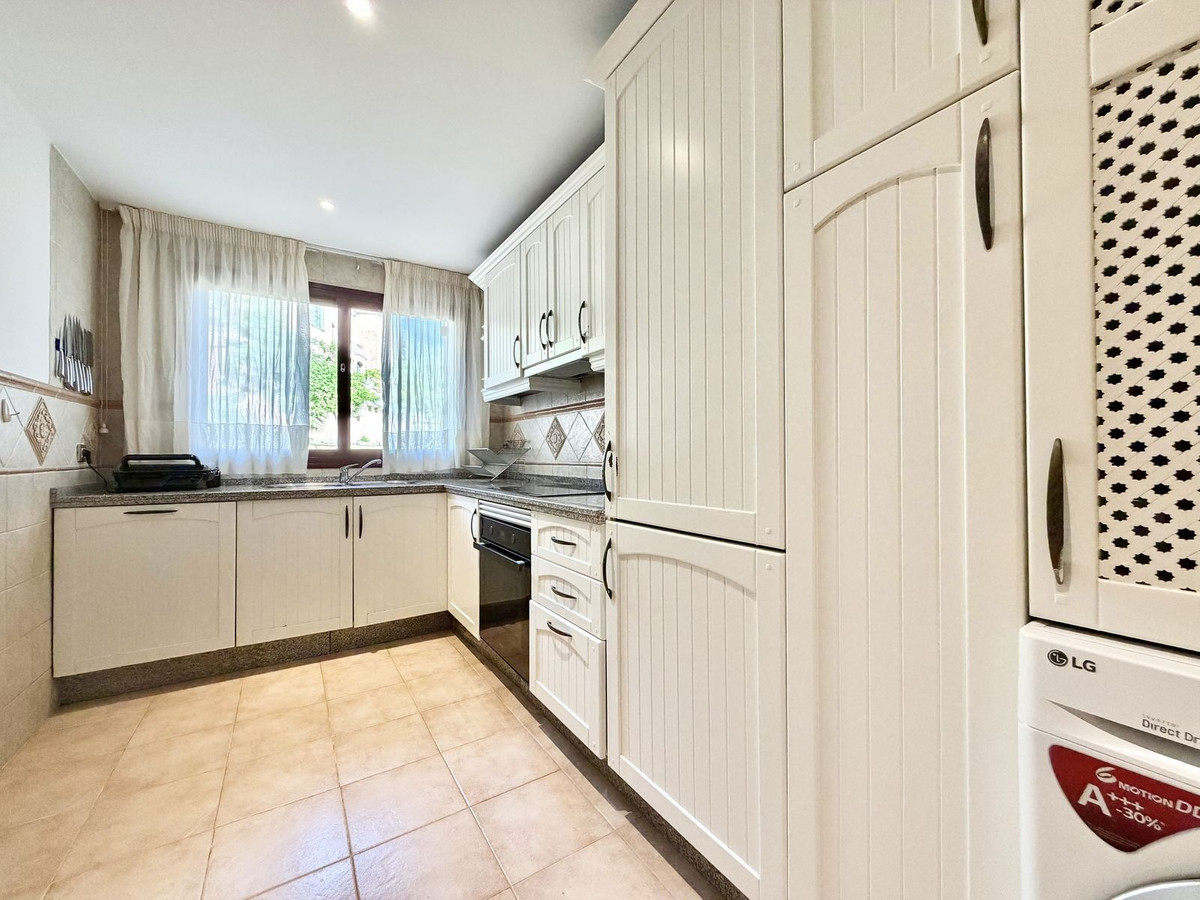 2 спални, 2 бани - Апартамент за продажба в Benahavis