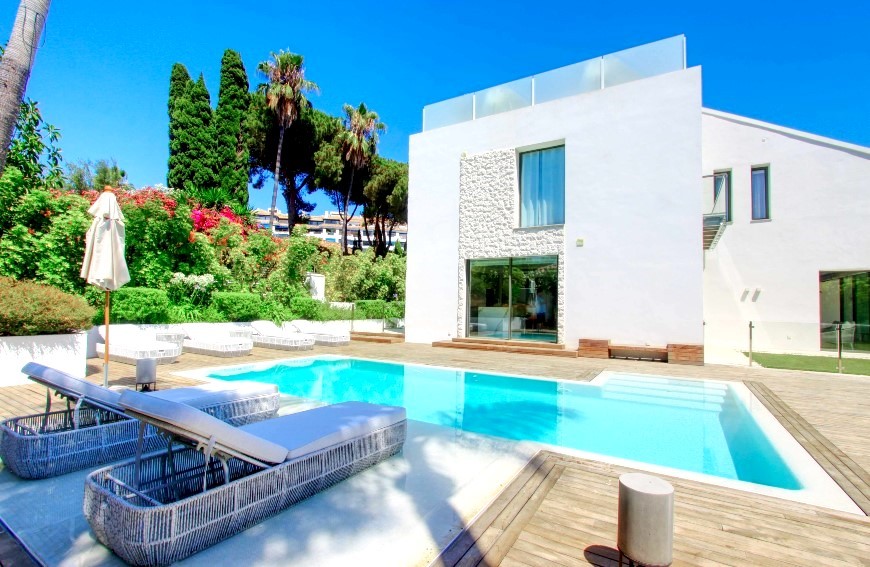 Casa de 5 Dormitorios y 4 Baños en alquiler vacacional en Puerto Banús, Marbella
