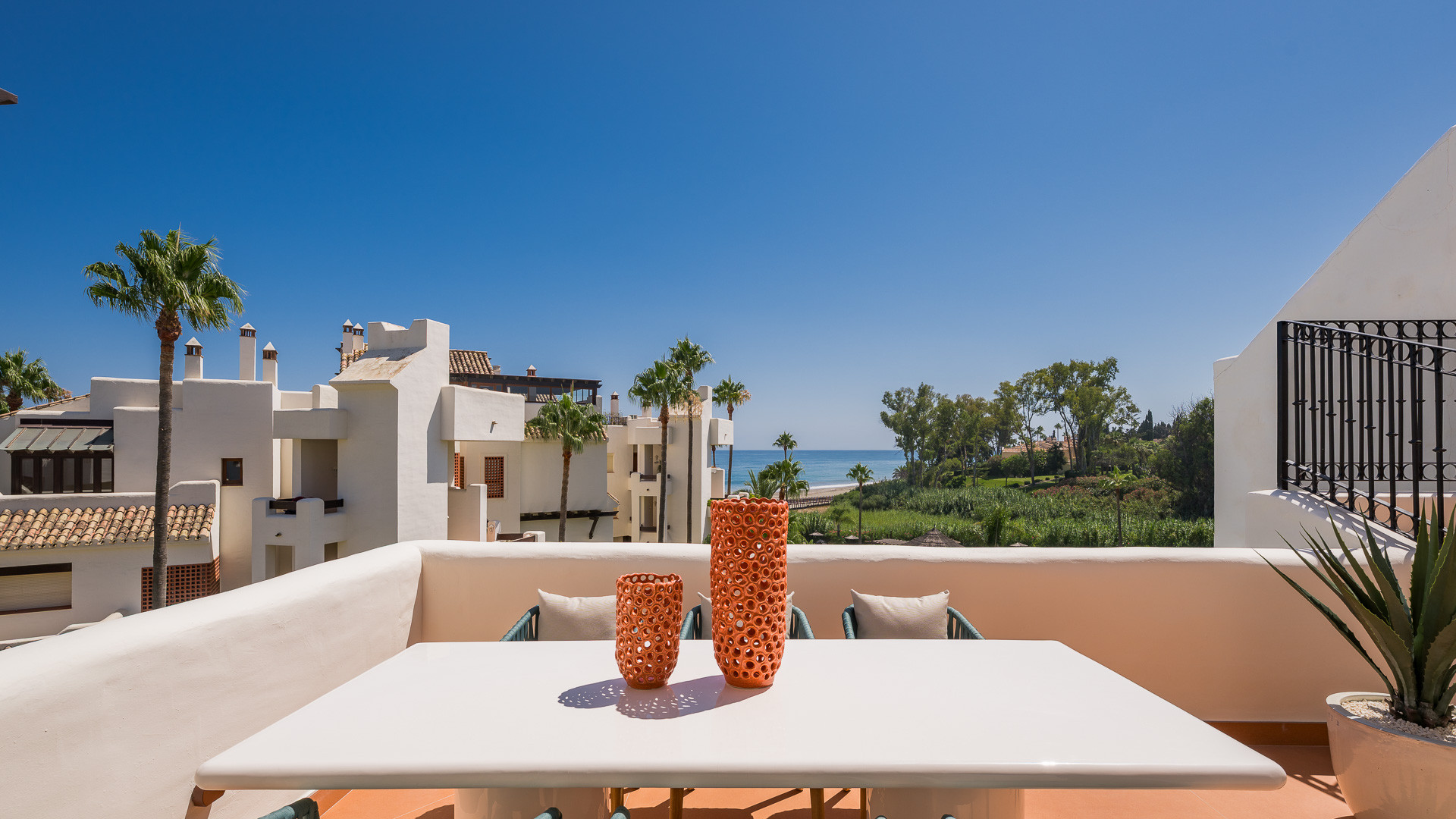 Ático de 3 Dormitorios en venta en Nueva Milla de Oro, Estepona