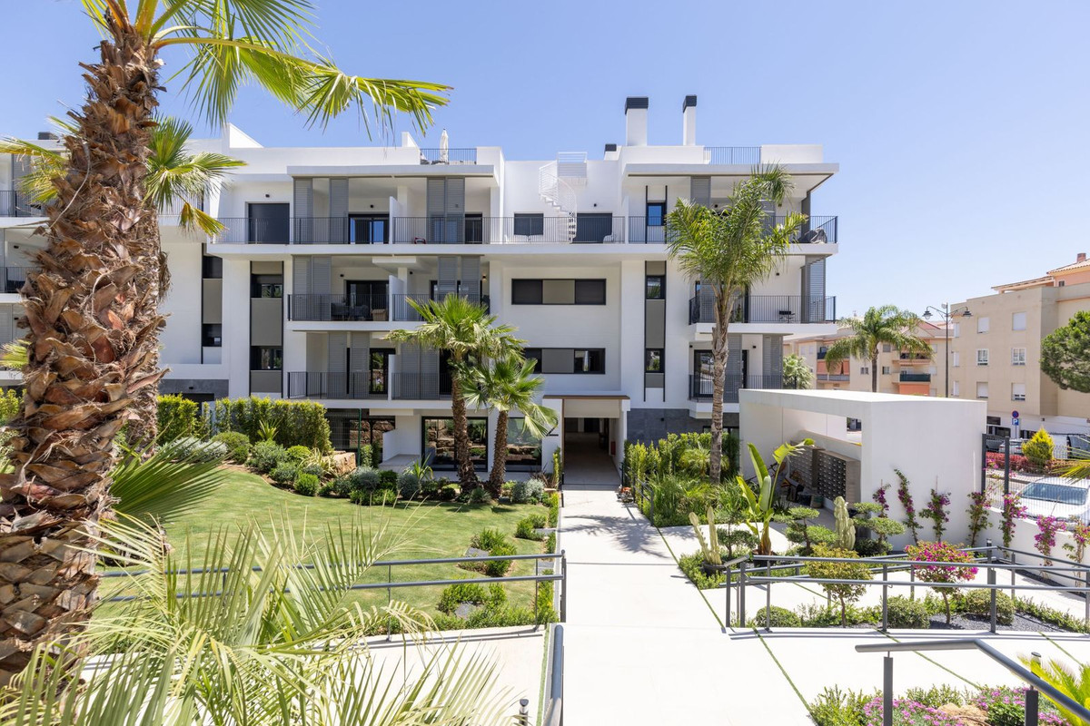 Piso de 3 Dormitorios y 2 Baños en venta en Estepona