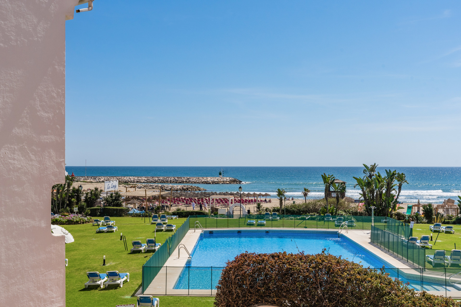 Ático de 2 Dormitorios y 2 Baños en venta en Cabopino, Marbella