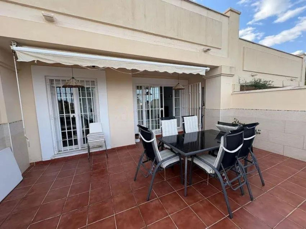 Casa Adosada de 4 Dormitorios en venta en Torremolinos
