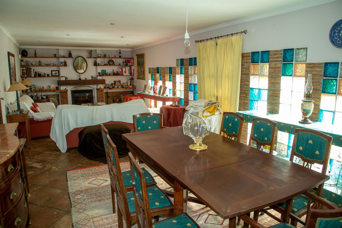 Casa de 6 Dormitorios y 4 Baños en venta en Marbella