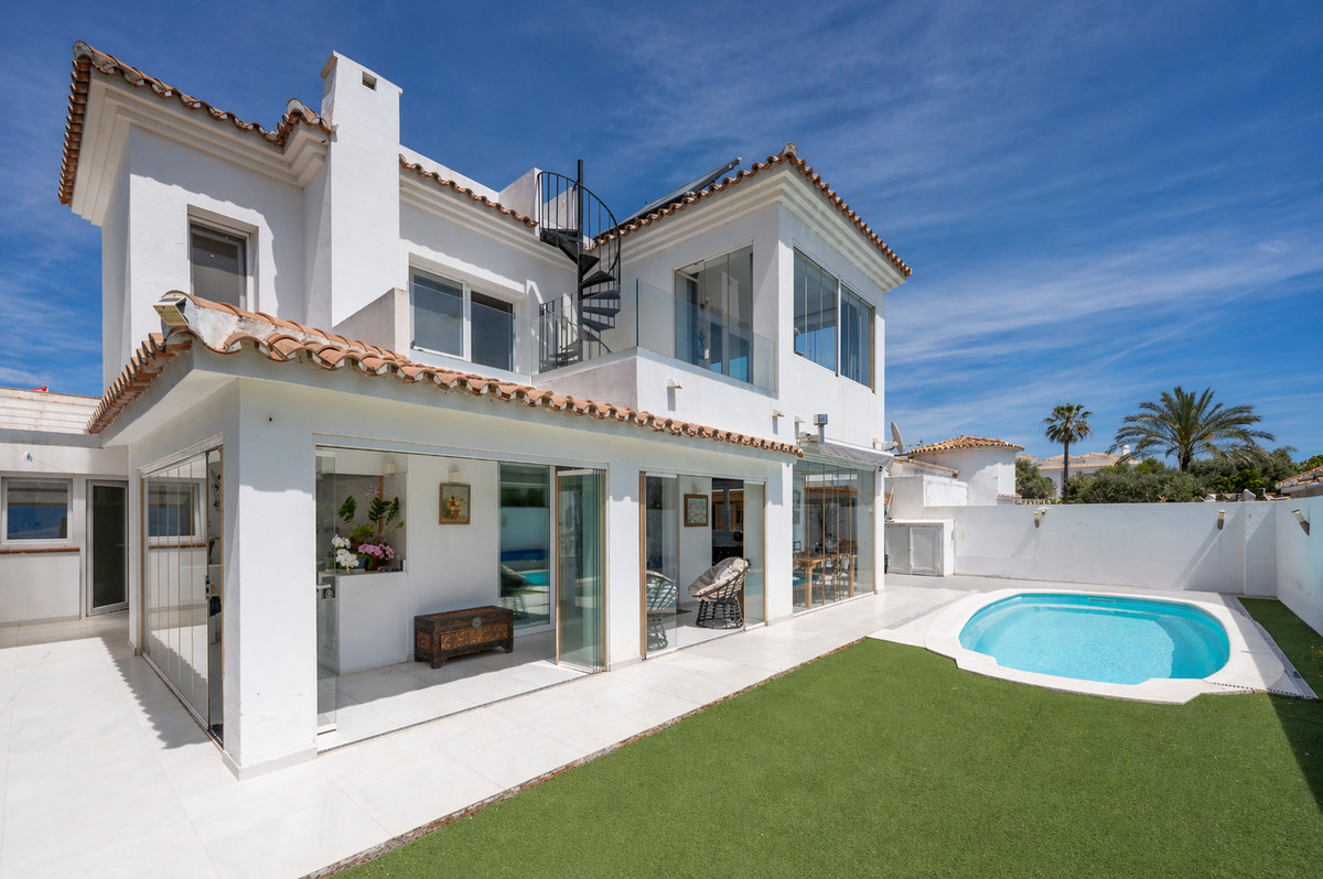 Casa de 3 Dormitorios en venta en Estepona
