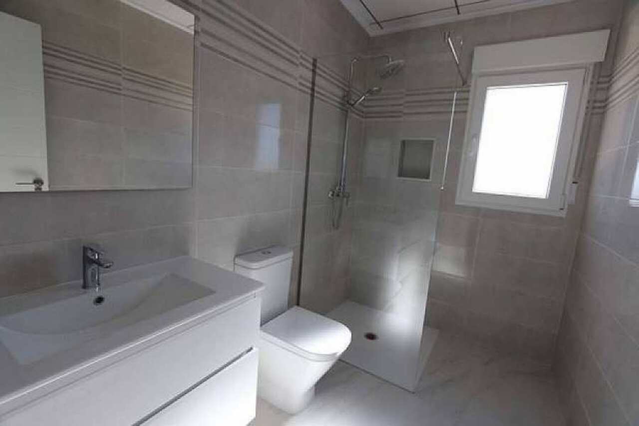 Casa de 3 Dormitorios y 2 Baños en venta en El Pinós