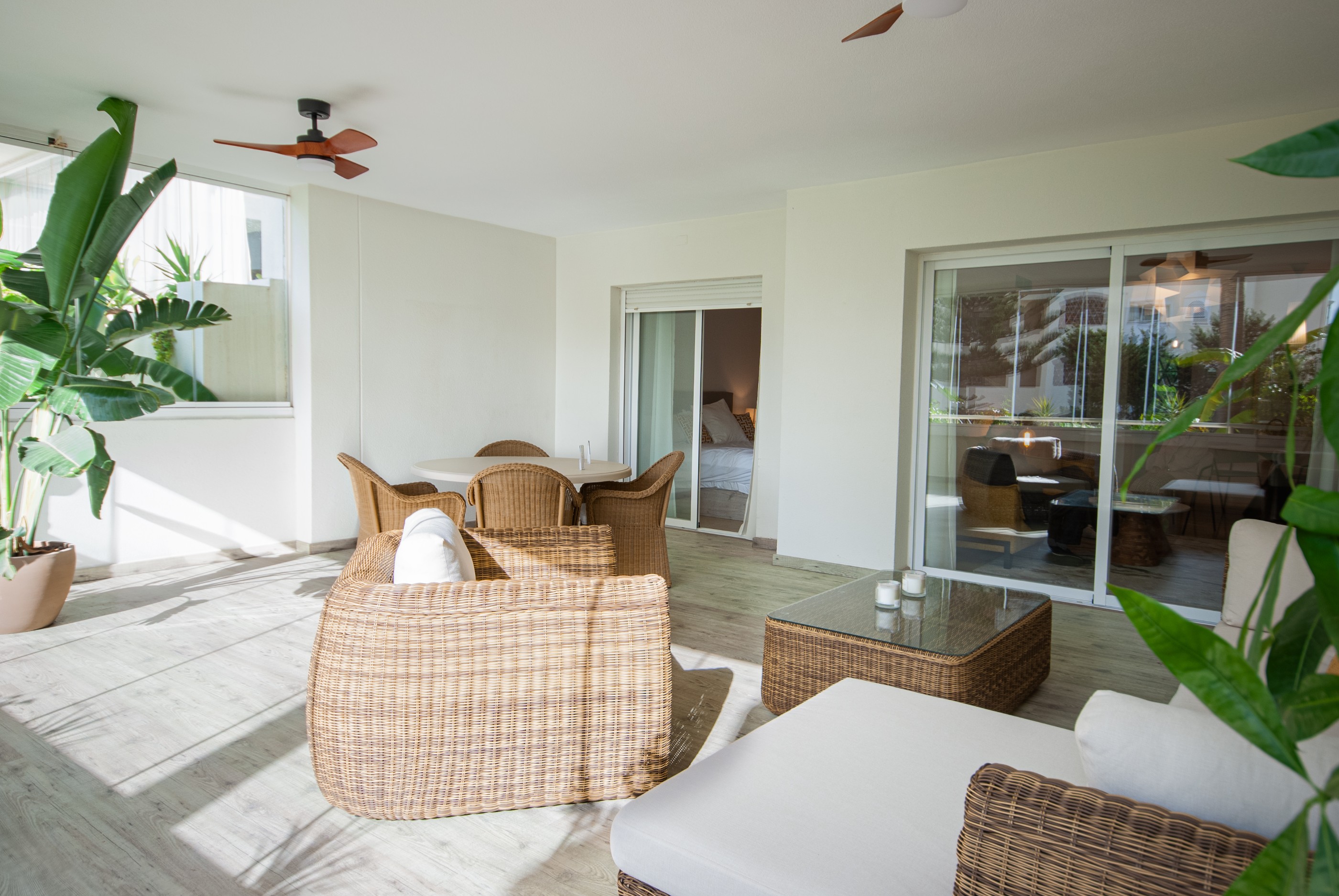 Piso de 2 Dormitorios en venta en Elviria, Marbella