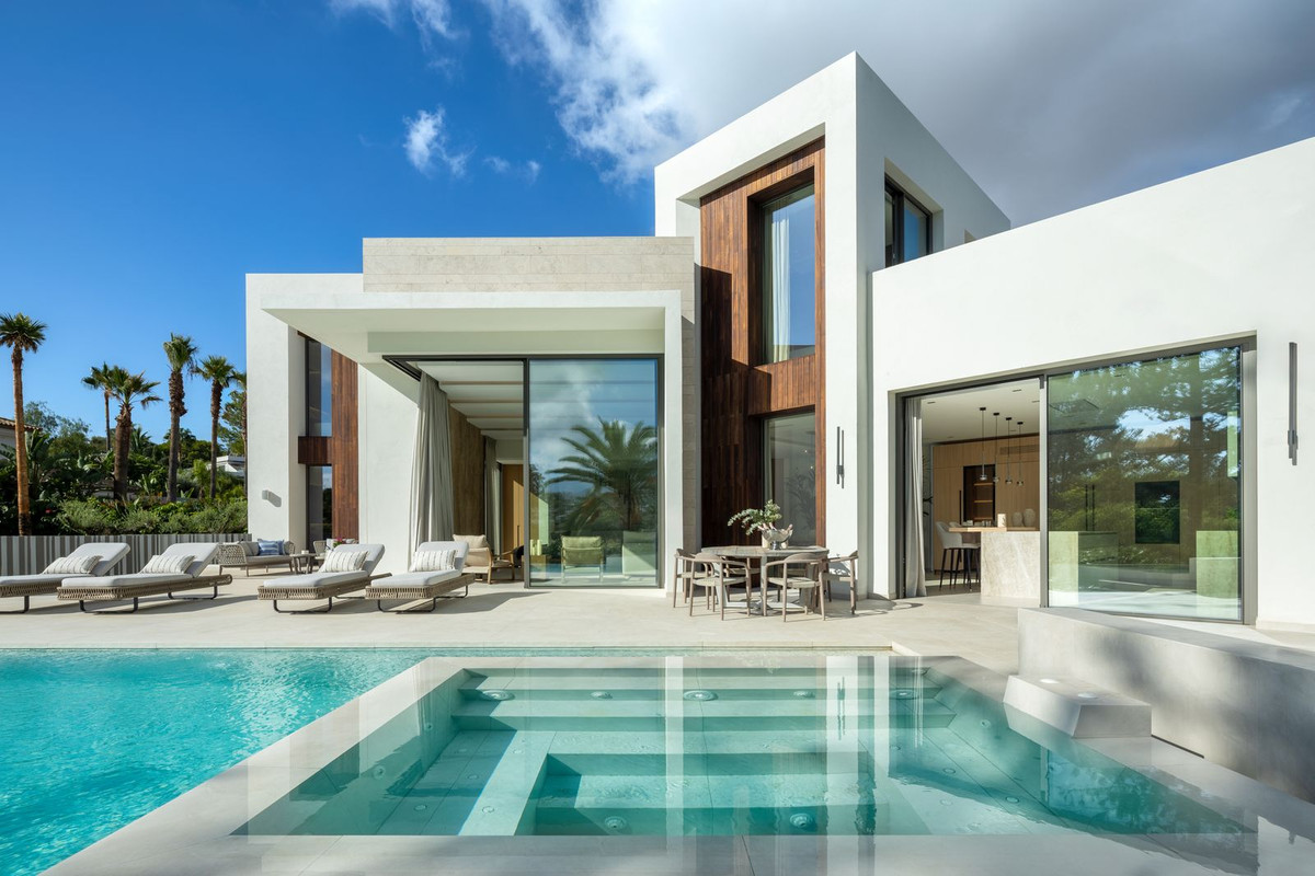 Casa de 5 Dormitorios en venta en Nueva Andalucía, Marbella