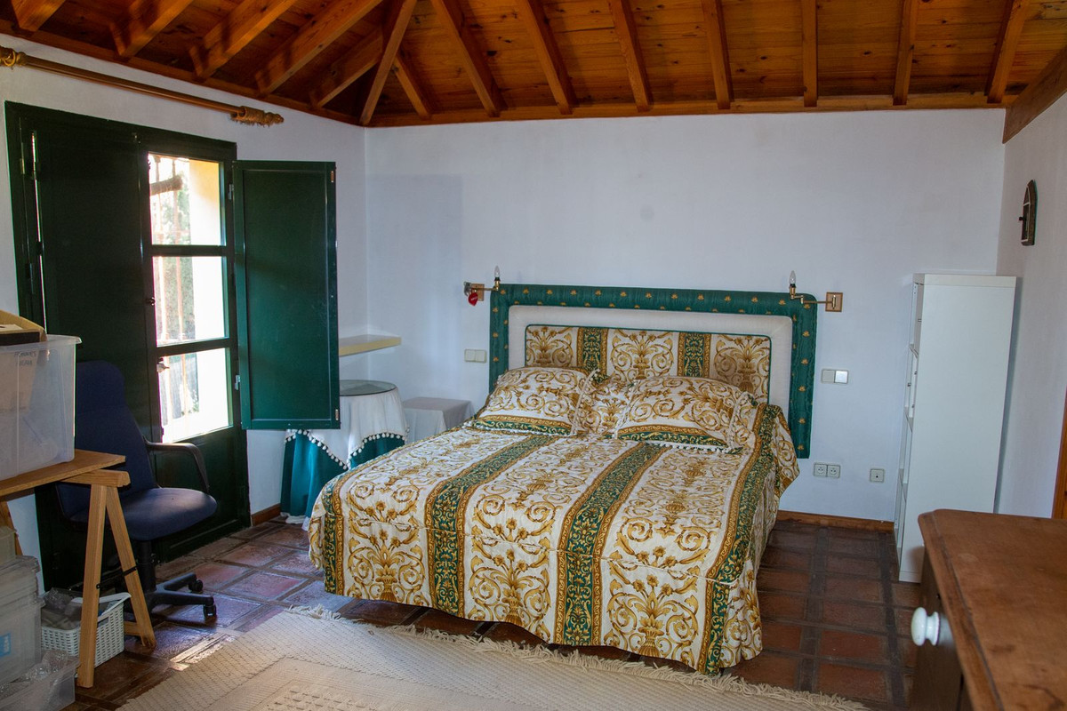 Casa de 6 Dormitorios y 4 Baños en venta en Marbella
