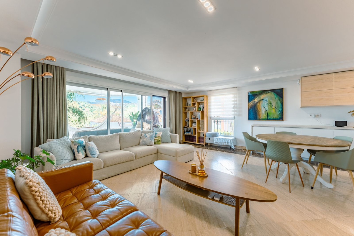 Casa de 4 Dormitorios y 4 Baños en venta en Nueva Milla de Oro, Estepona