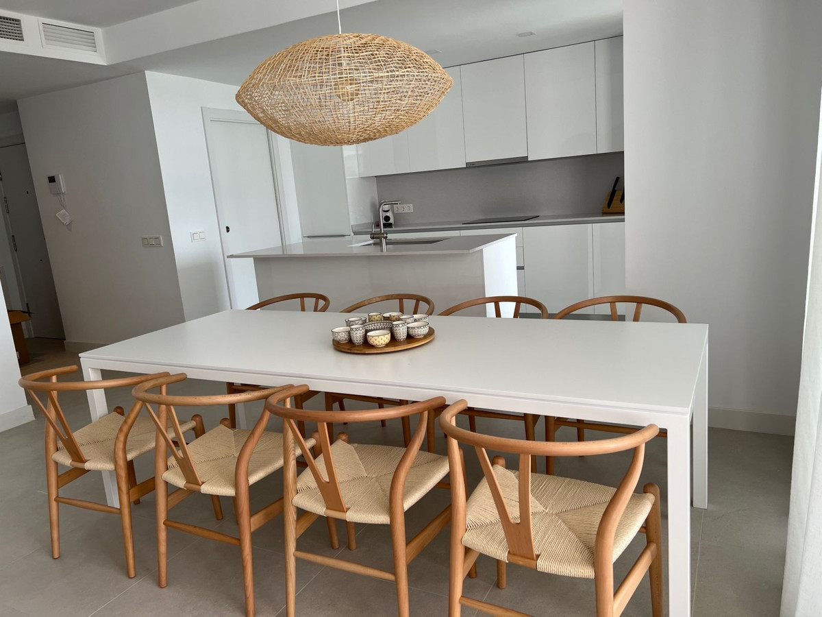 Piso de 4 Dormitorios en venta en Estepona