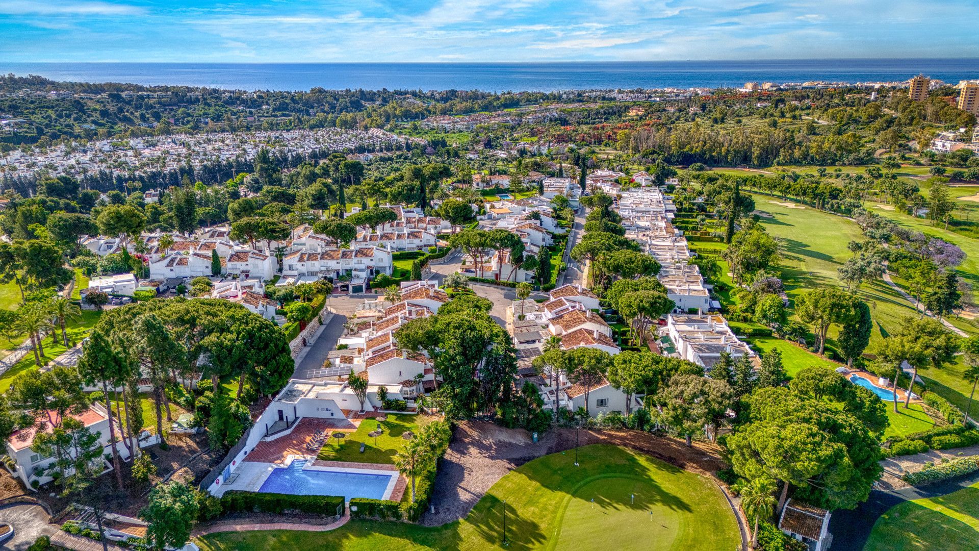 2 спални - Редова къща за продажба в Nueva Andalucia, Marbella