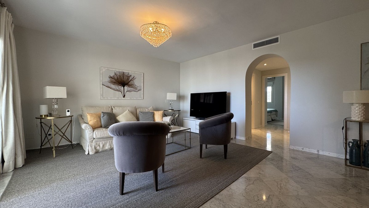 Piso de 3 Dormitorios y 3 Baños en venta en Puerto Banús, Marbella
