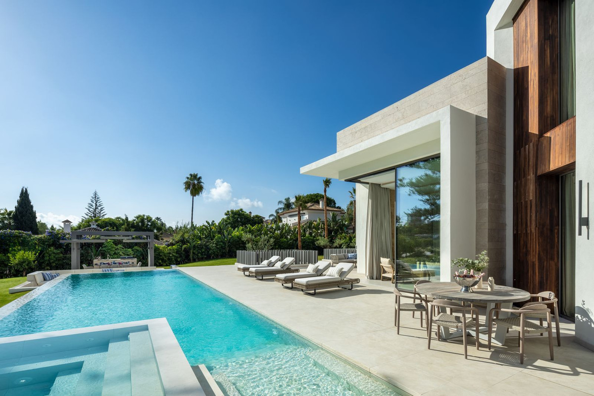 Casa de 5 Dormitorios en venta en Nueva Andalucía, Marbella