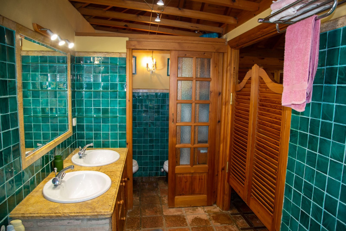 Casa de 6 Dormitorios y 4 Baños en venta en Marbella