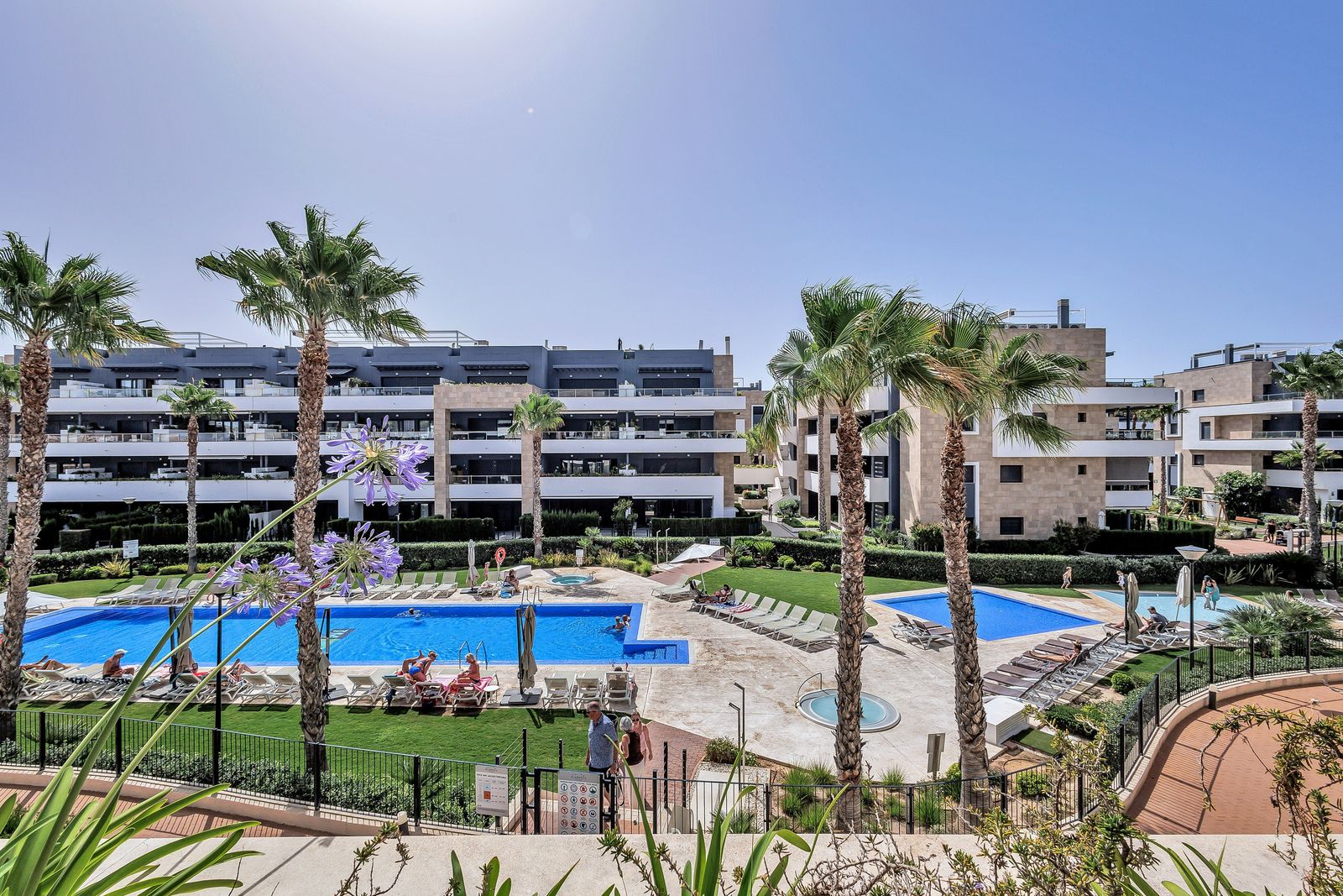 Piso de 3 Dormitorios y 2 Baños en venta en Orihuela Costa