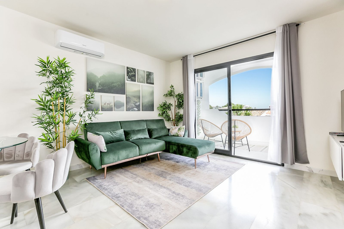 Piso de 2 Dormitorios y 2 Baños en venta en Riviera del Sol, Mijas
