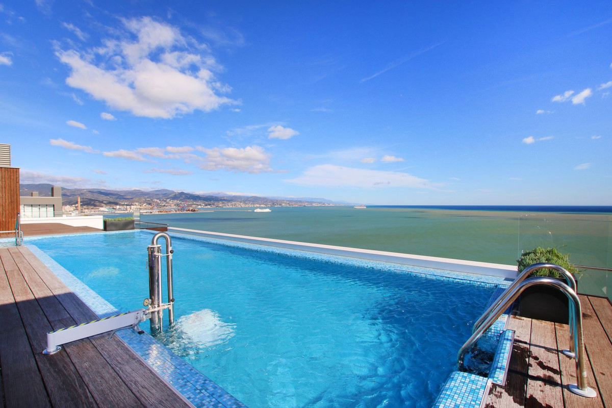 Piso de 4 Dormitorios y 4 Baños en venta en Málaga