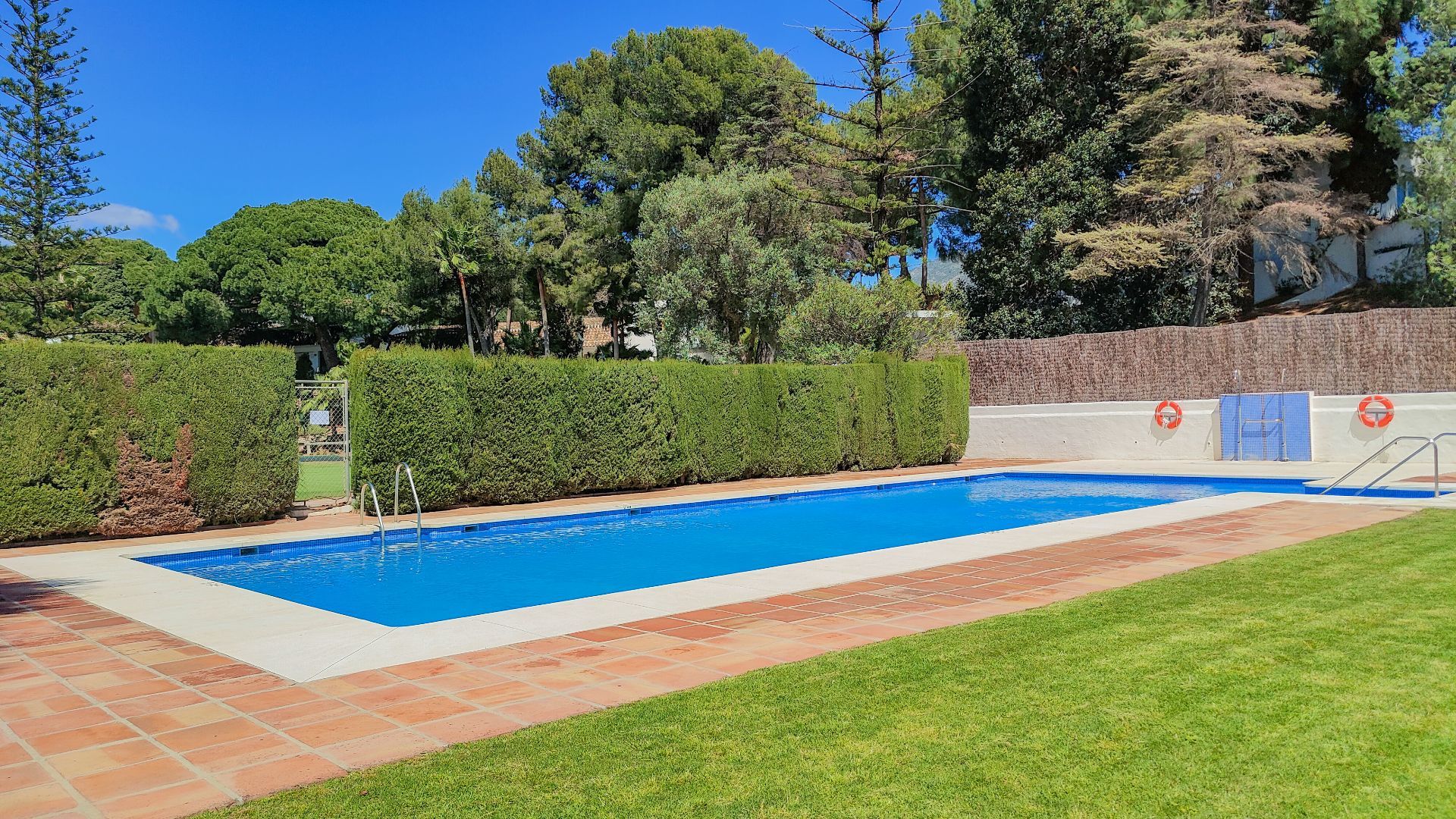 2 спални - Редова къща за продажба в Nueva Andalucia, Marbella